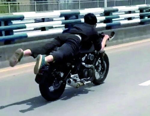 骑摩托视频,摩托狂飙视频精彩回顾