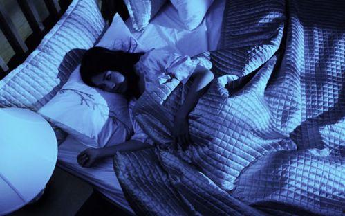 鬼压床被鬼侵视频,鬼压床背后的神秘真相与惊悚入侵事件